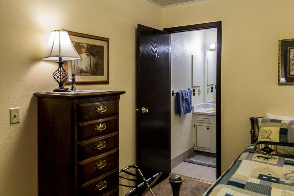 אנקורג' Highland Glen Lodge B&B מראה חיצוני תמונה